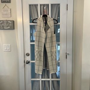 New with tags beige/grey sleeveless duster